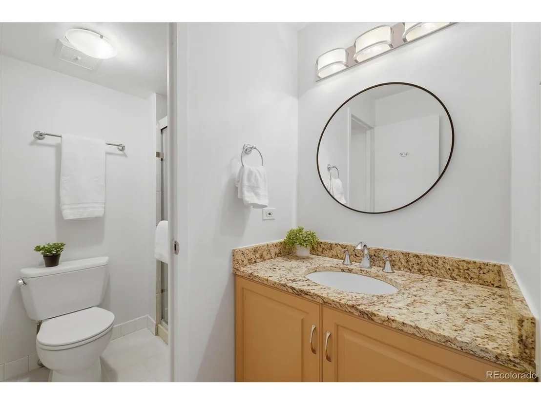 Photo of Unit 1007 at 955 Eudora St