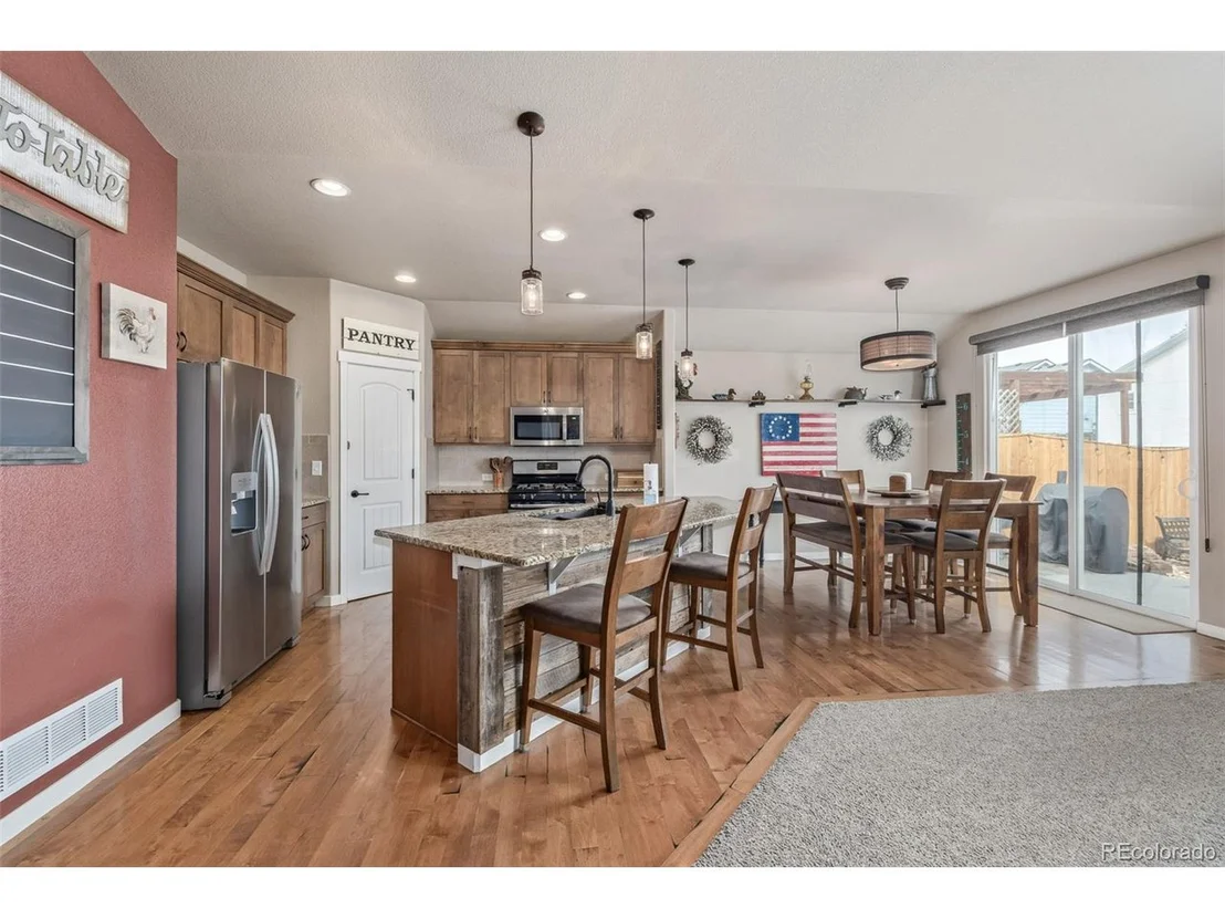Photo of 215 Dee Rd