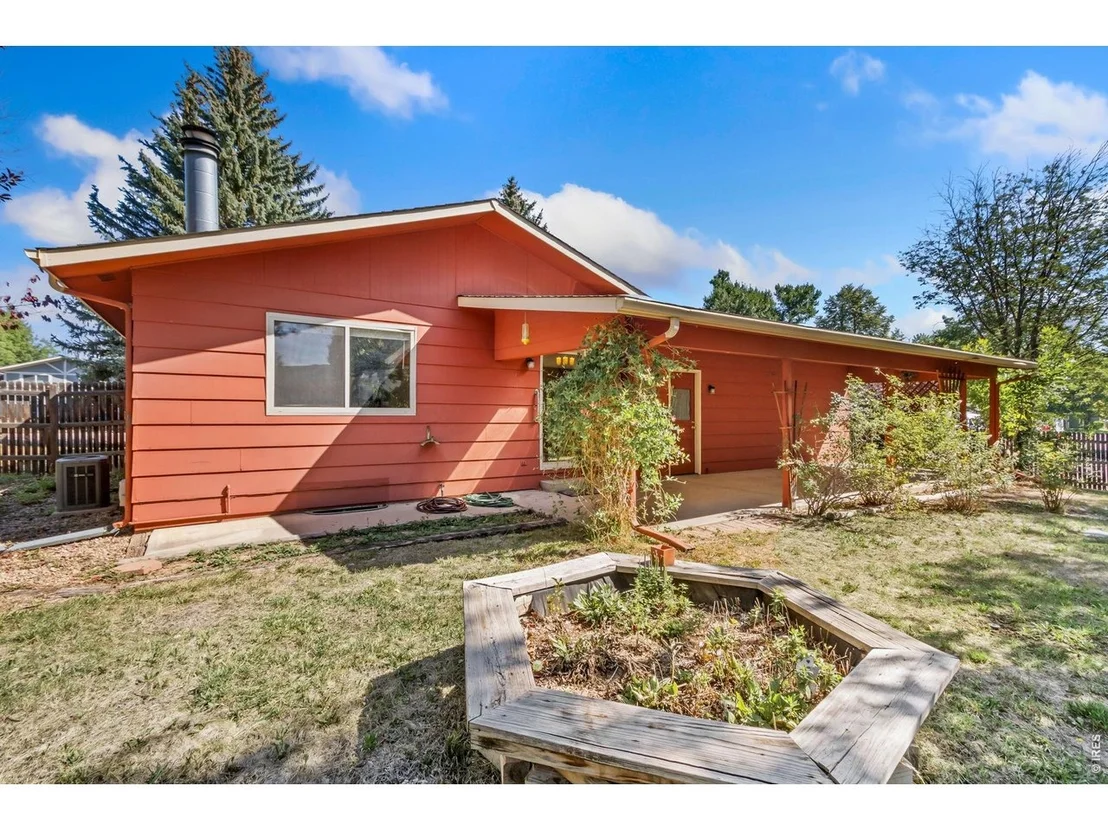Photo of 2901 Greentree Cir