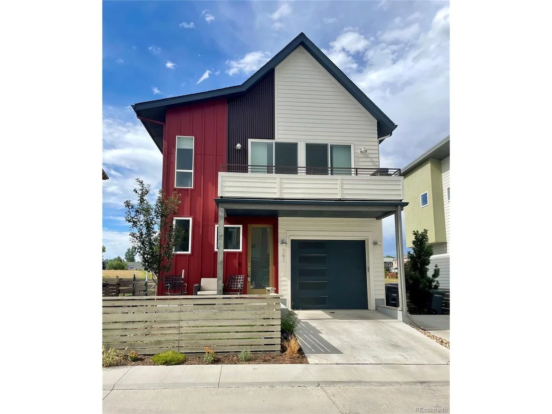 Photo of 741 Amelia Ln
