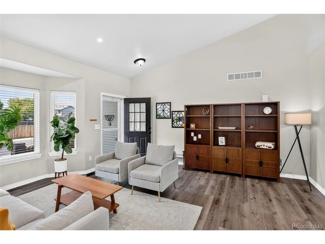 Photo of 115 Falcon Cir