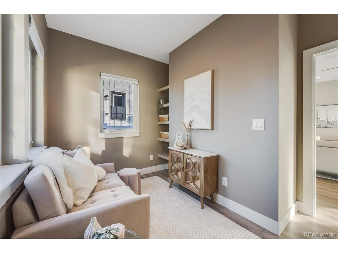 Photo of 3880 Sheridan Blvd