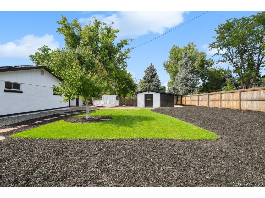 Photo of 605 W Easter Pl