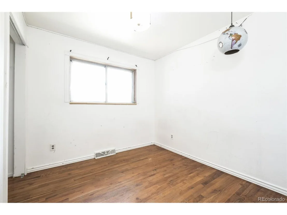 Photo of 3400 Mowry Pl