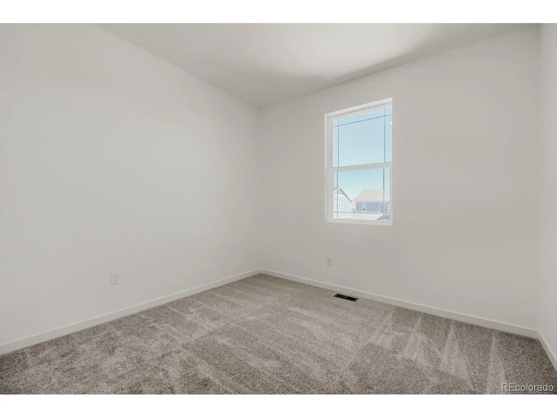 Photo of 46426 Heritage Ave