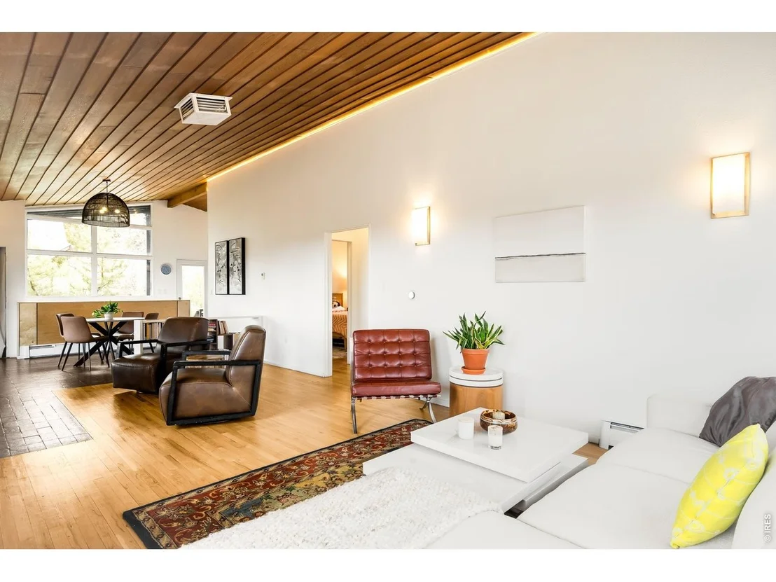 Photo of 300 Forest Ave