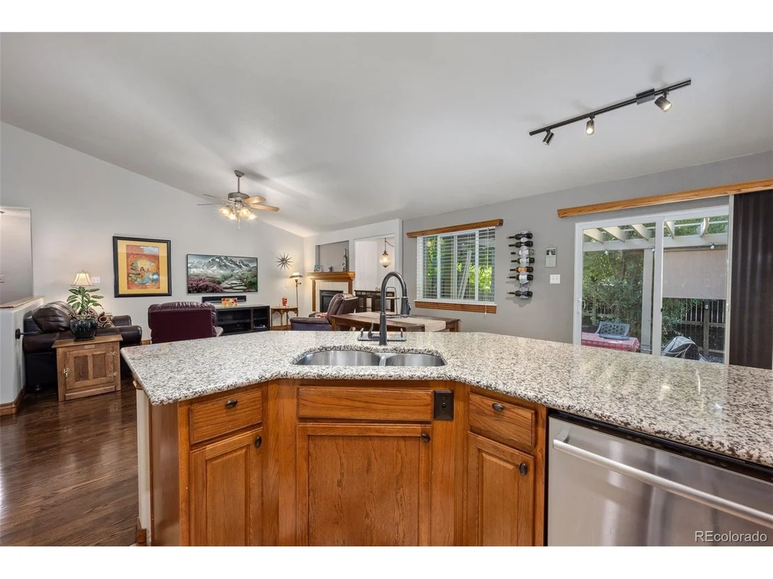 Photo of 6758 Sunburst Ave