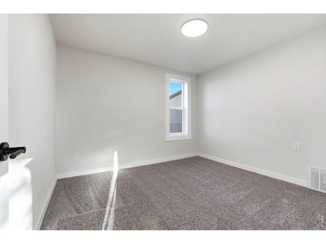 Photo of 320 Road R