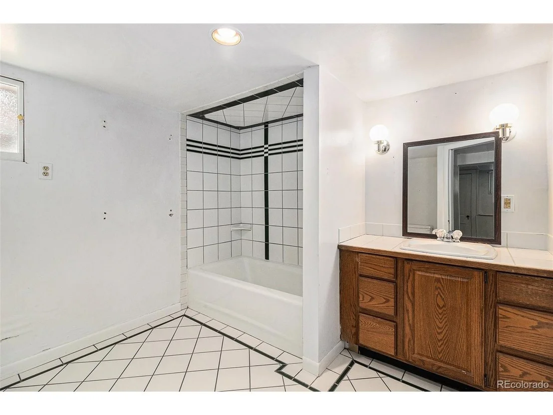 Photo of 4010 Grove St