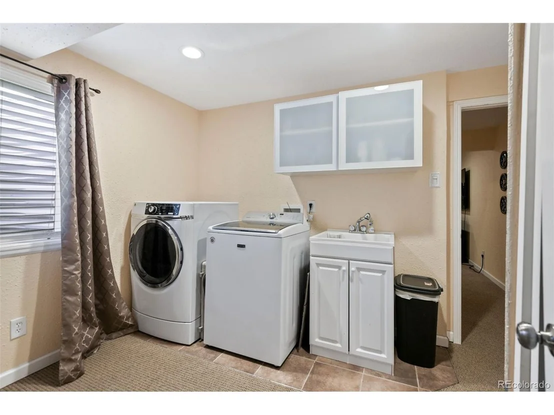 Photo of 10041 Dillon Cir