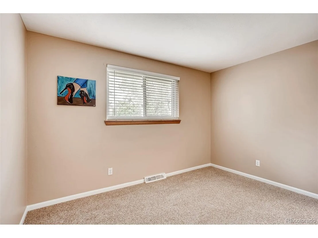 Photo of 303 Helena Cir