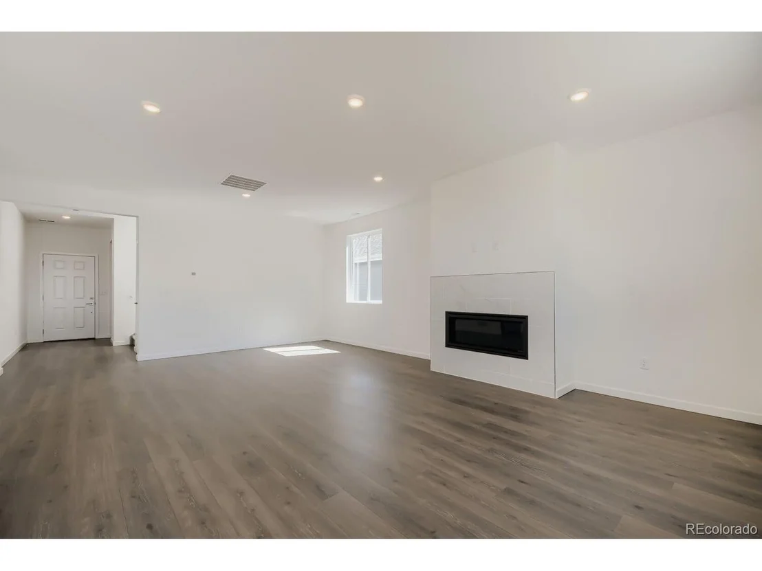 Photo of 46426 Heritage Ave
