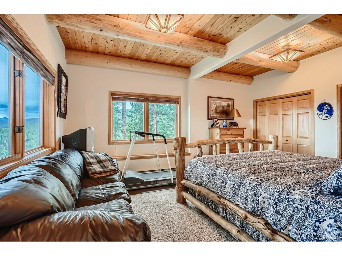 Photo of 1302 Royal Ridge Dr