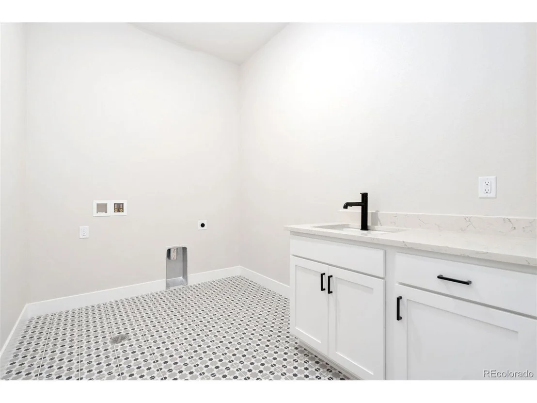 Photo of 1739 Barefoot Dr