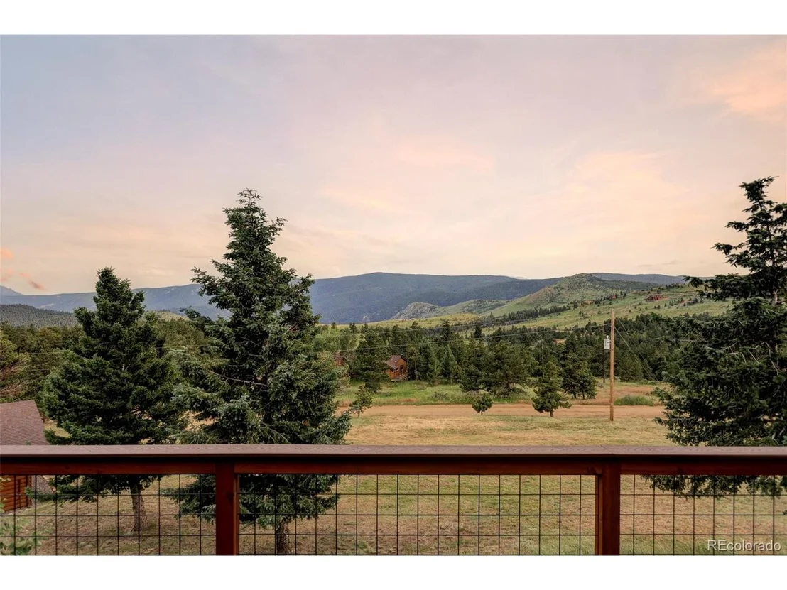 Photo of 1414 Mountain Pines Rd