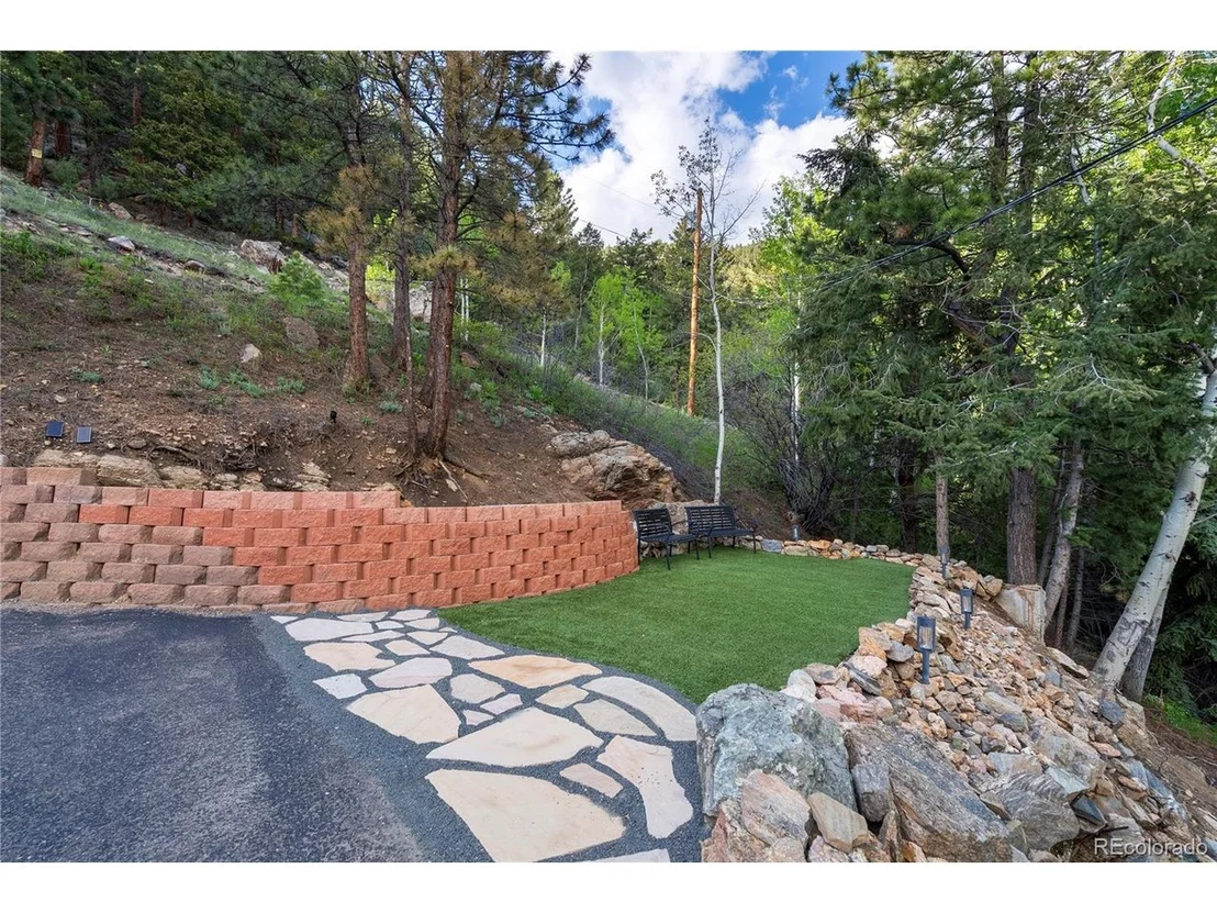 Photo of 1194 Snyder Mountain Rd