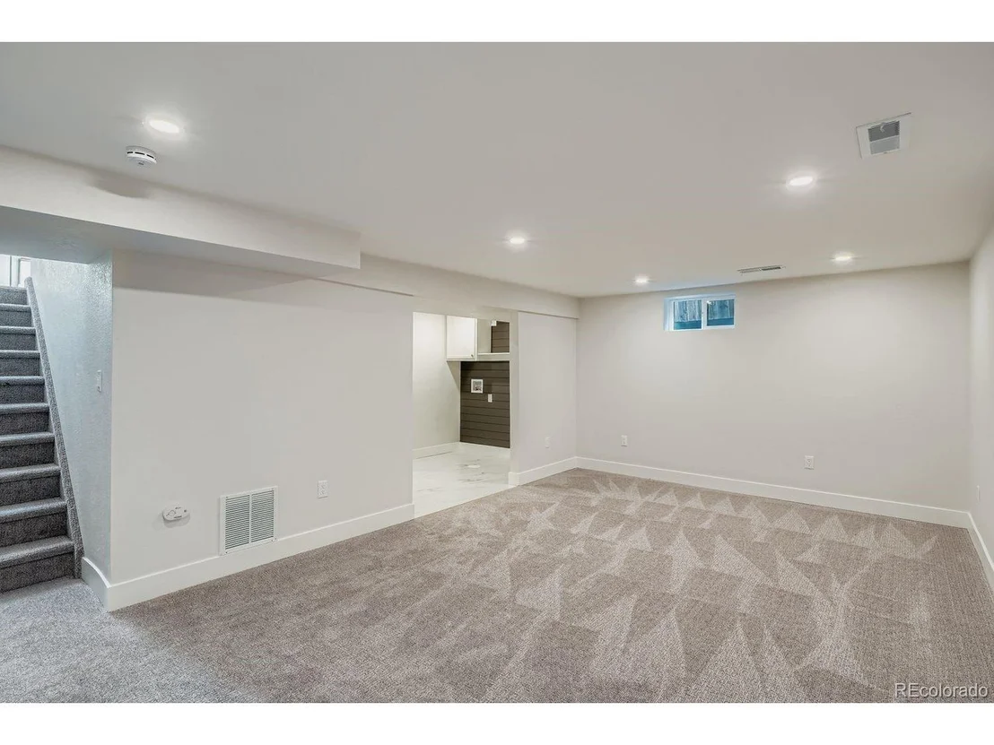Photo of 1673 Lansing St