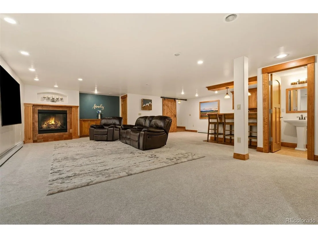 Photo of 3035 Deframe Rd