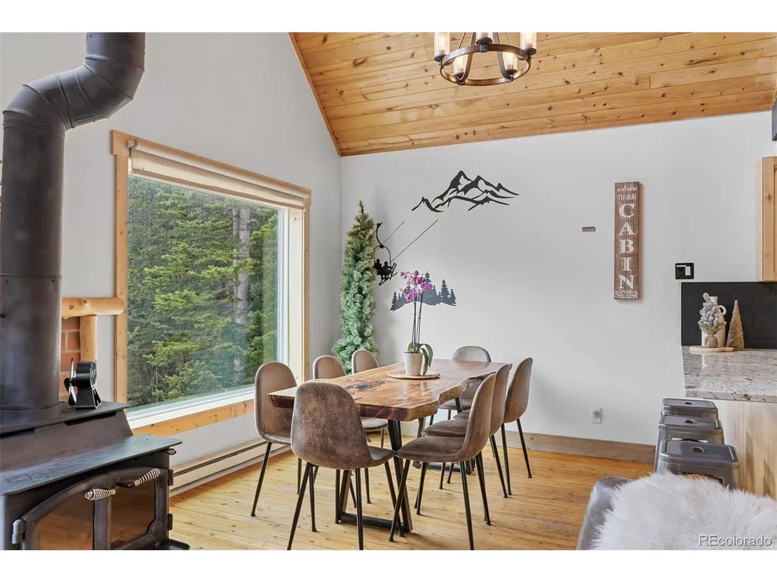Photo of 894 Peterson Dr