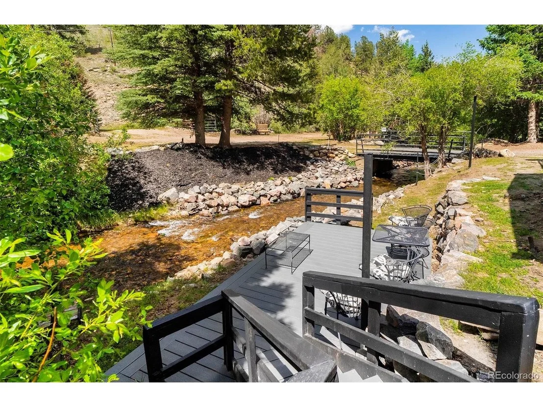 Photo of 1064 Apex Valley Rd