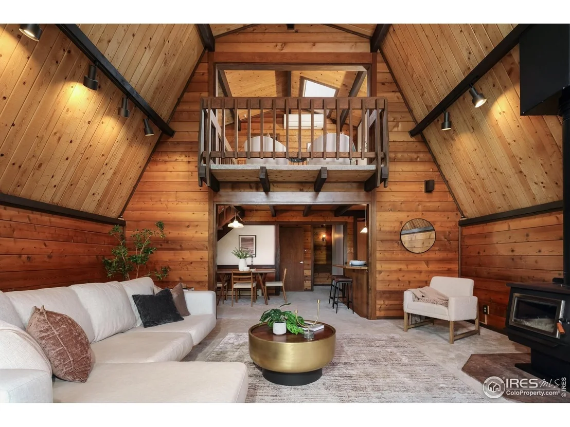 Photo of 604 Bow Mountain Rd