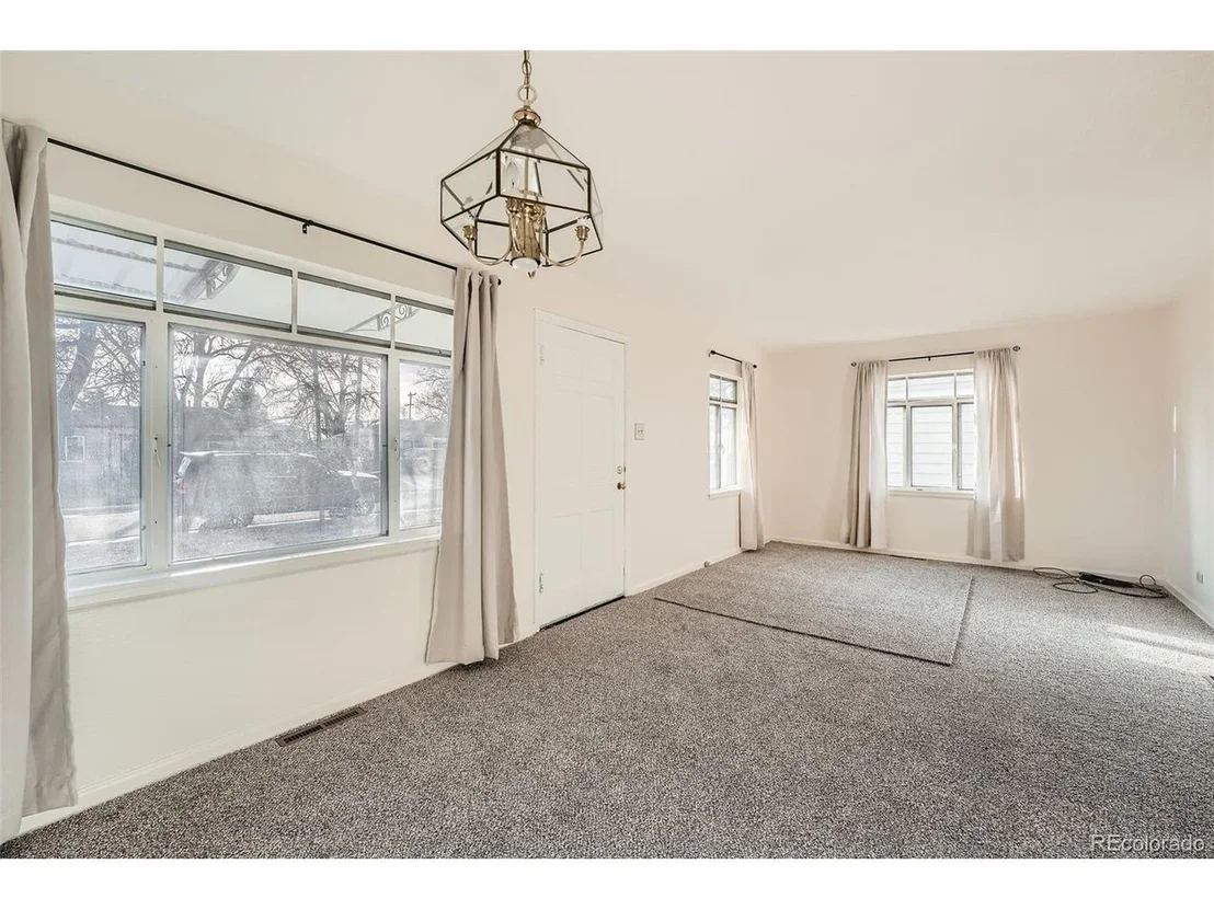 Photo of 1975 S Hooker Cir