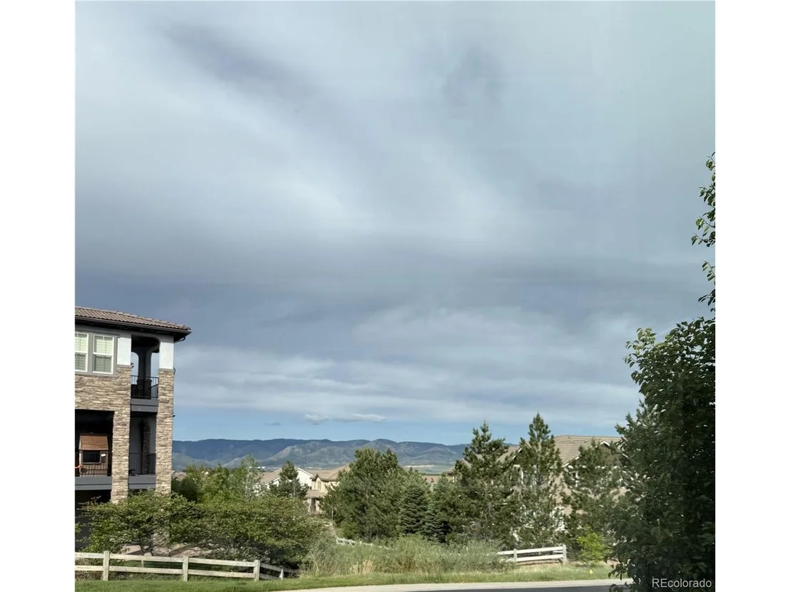 Photo of 489 Meadowleaf Ln