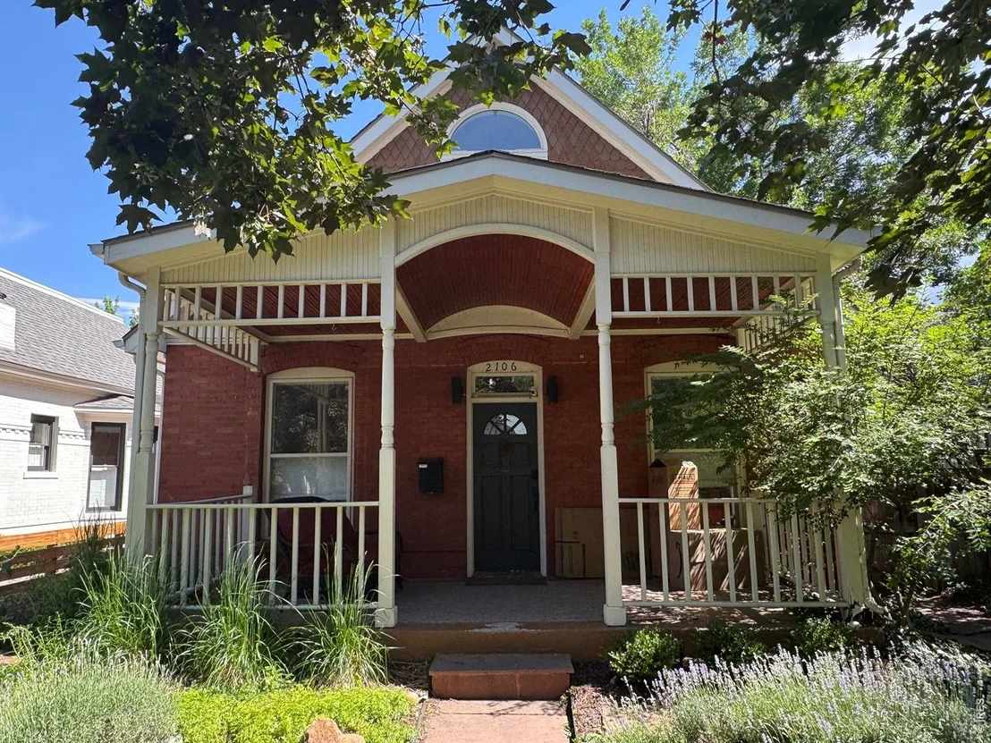 Photo of 2106 Mapleton Ave
