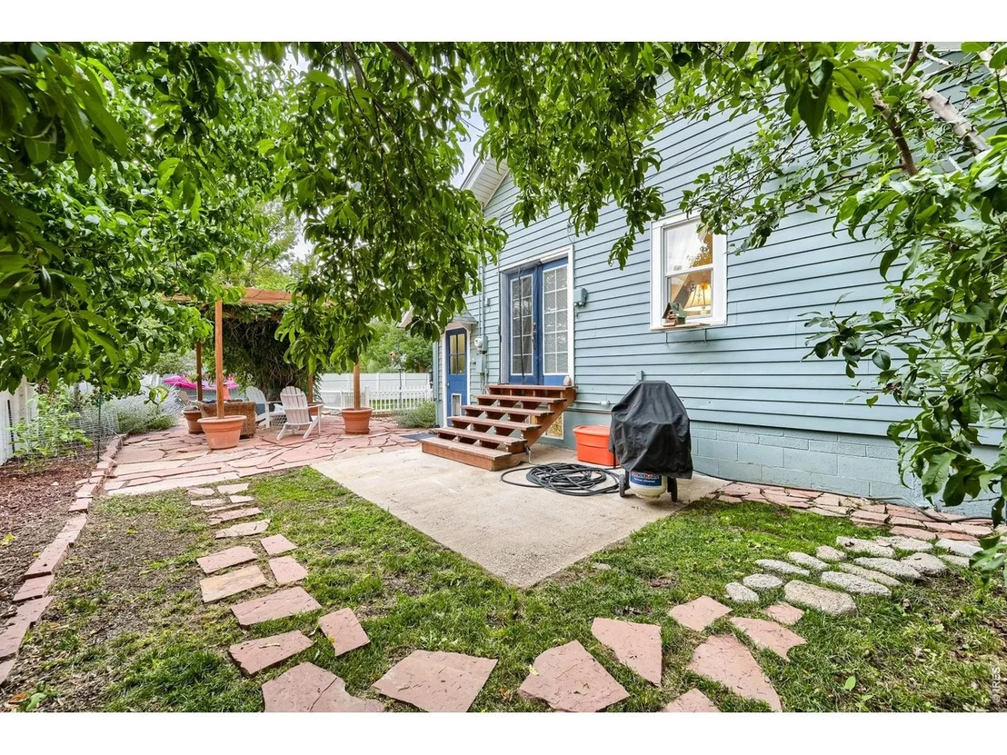Photo of 202 8th Ave