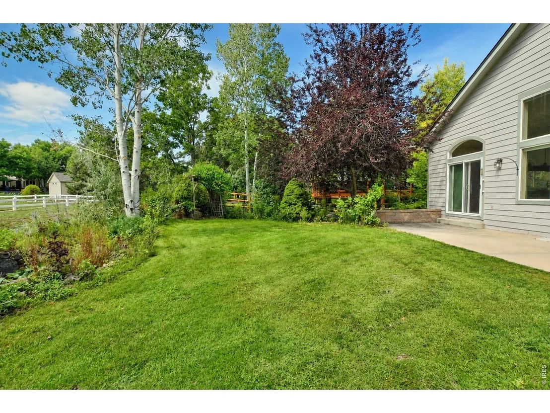Photo of 925 Deerhurst Cir