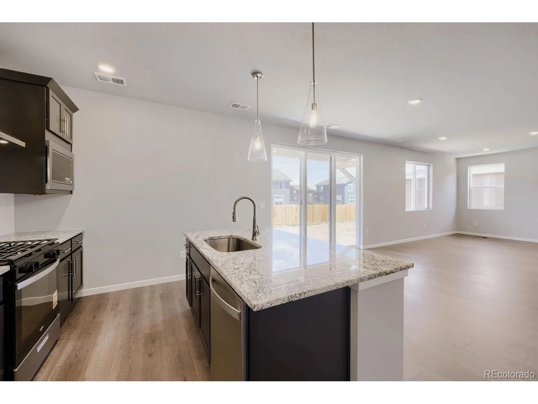 Photo of 46431 Heritage Ave