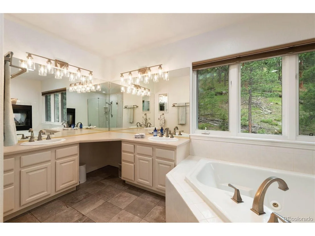 Photo of 7102 Pinewood Dr