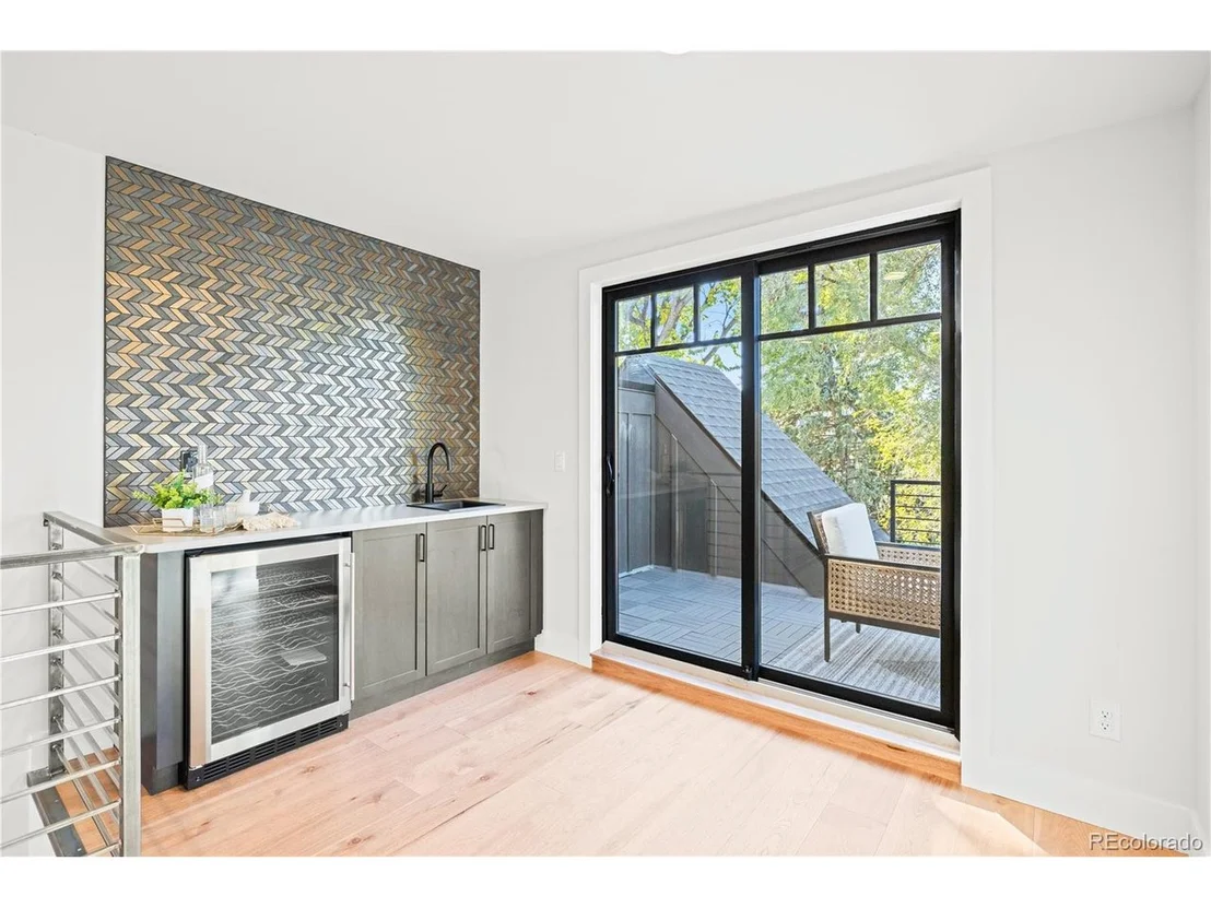 Photo of 3920 Stuart