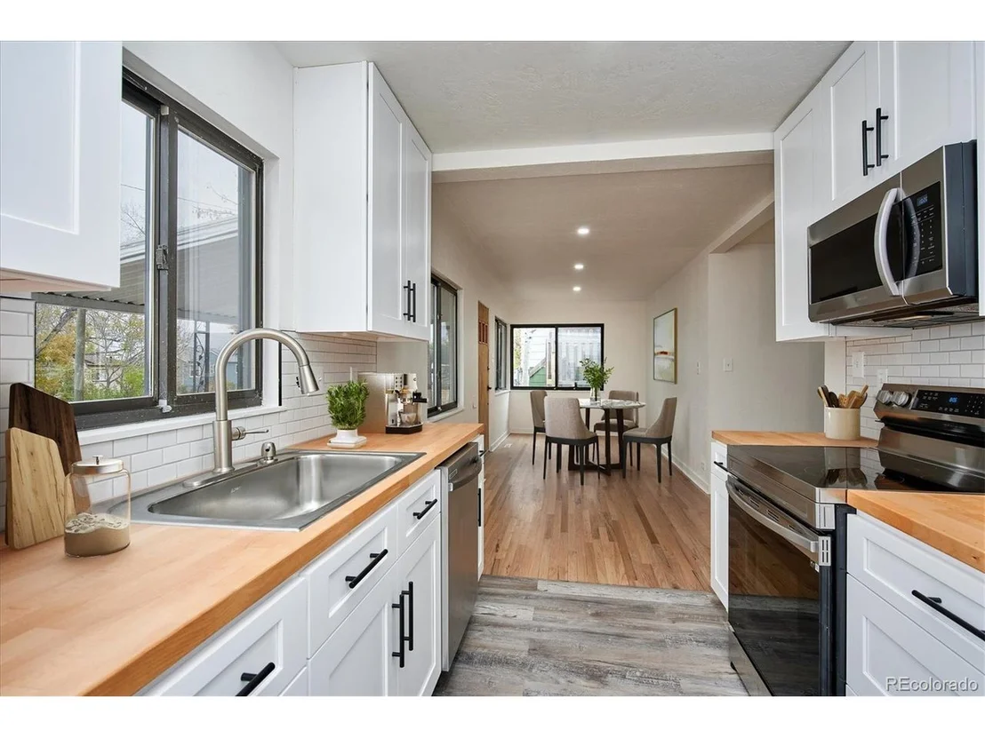 Photo of 735 N Hooker St