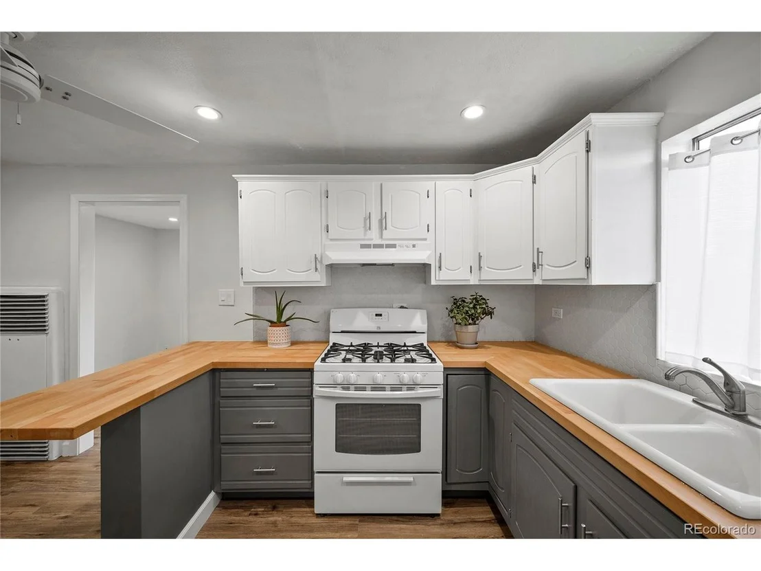 Photo of 7001 Grape St