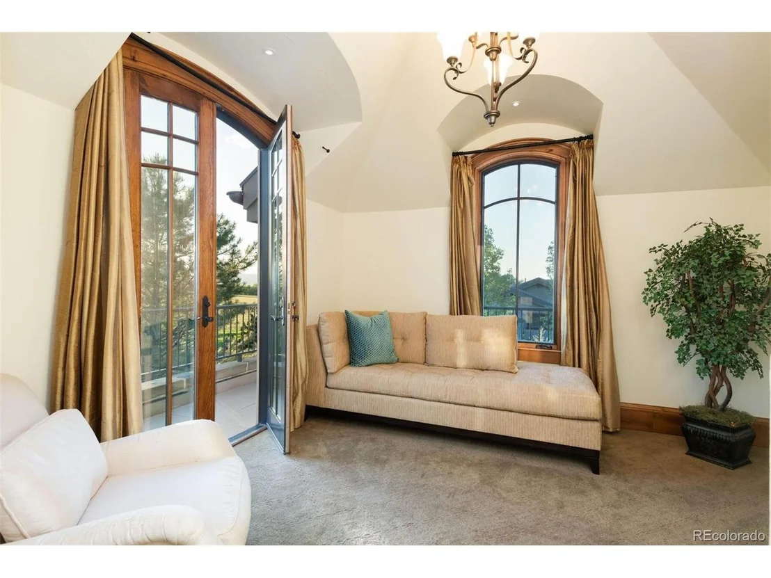 Photo of 8932 Mountain View Ln