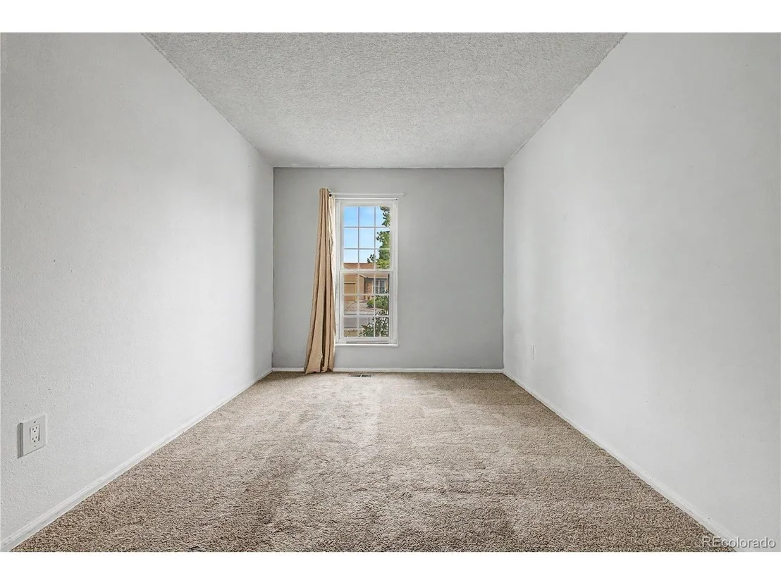 Photo of 10015 Beach St