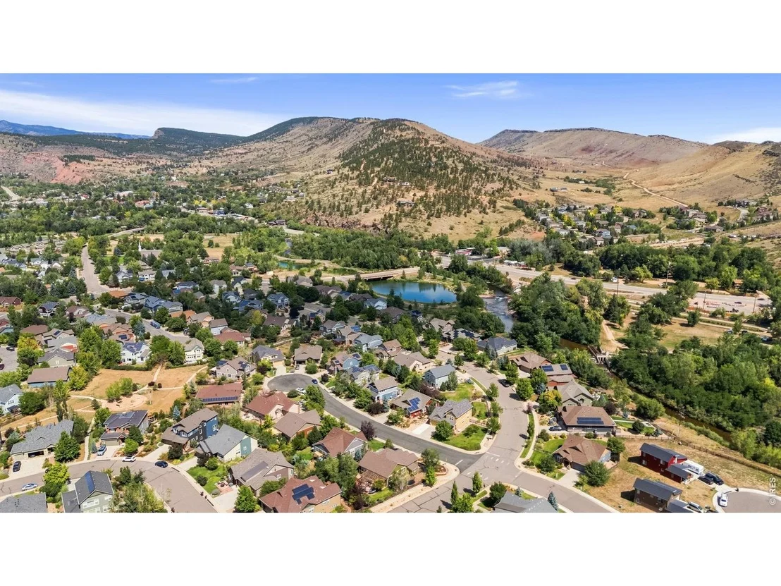 Photo of 405 Raymond Ct