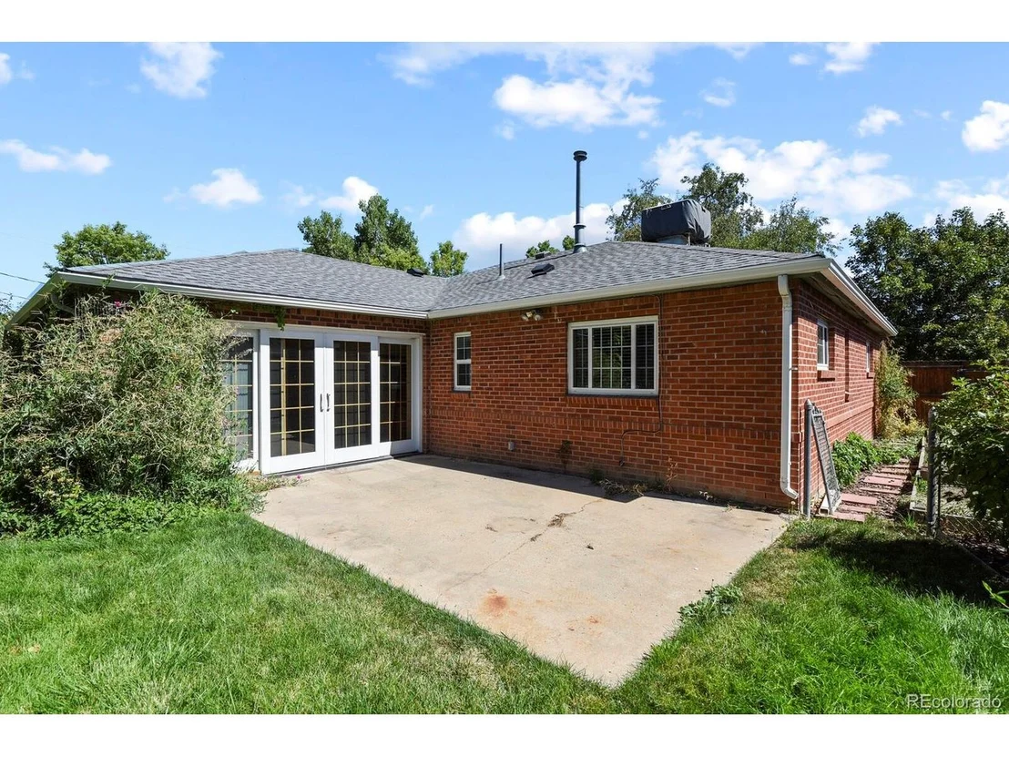 Photo of 831 Troy St