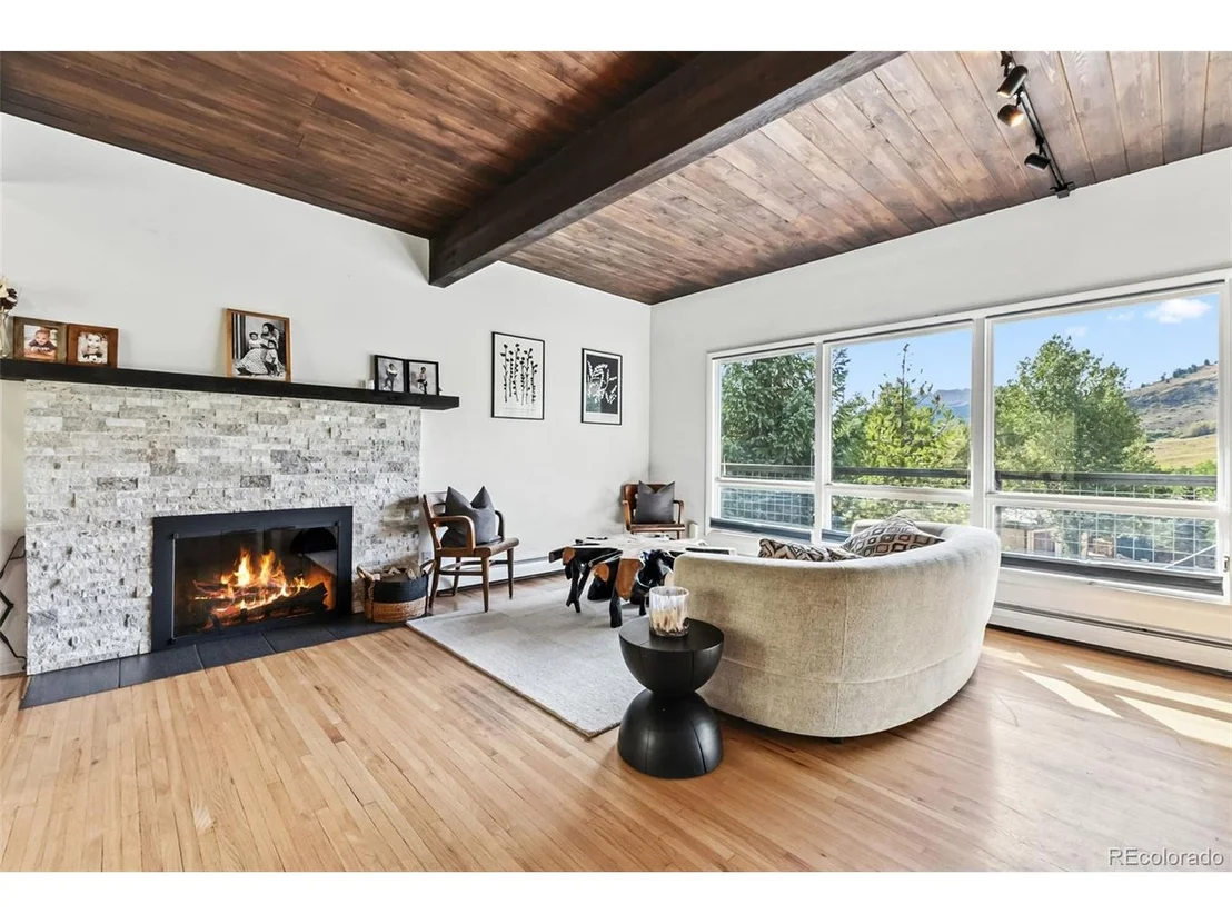 Photo of 218 Deer Path Rd