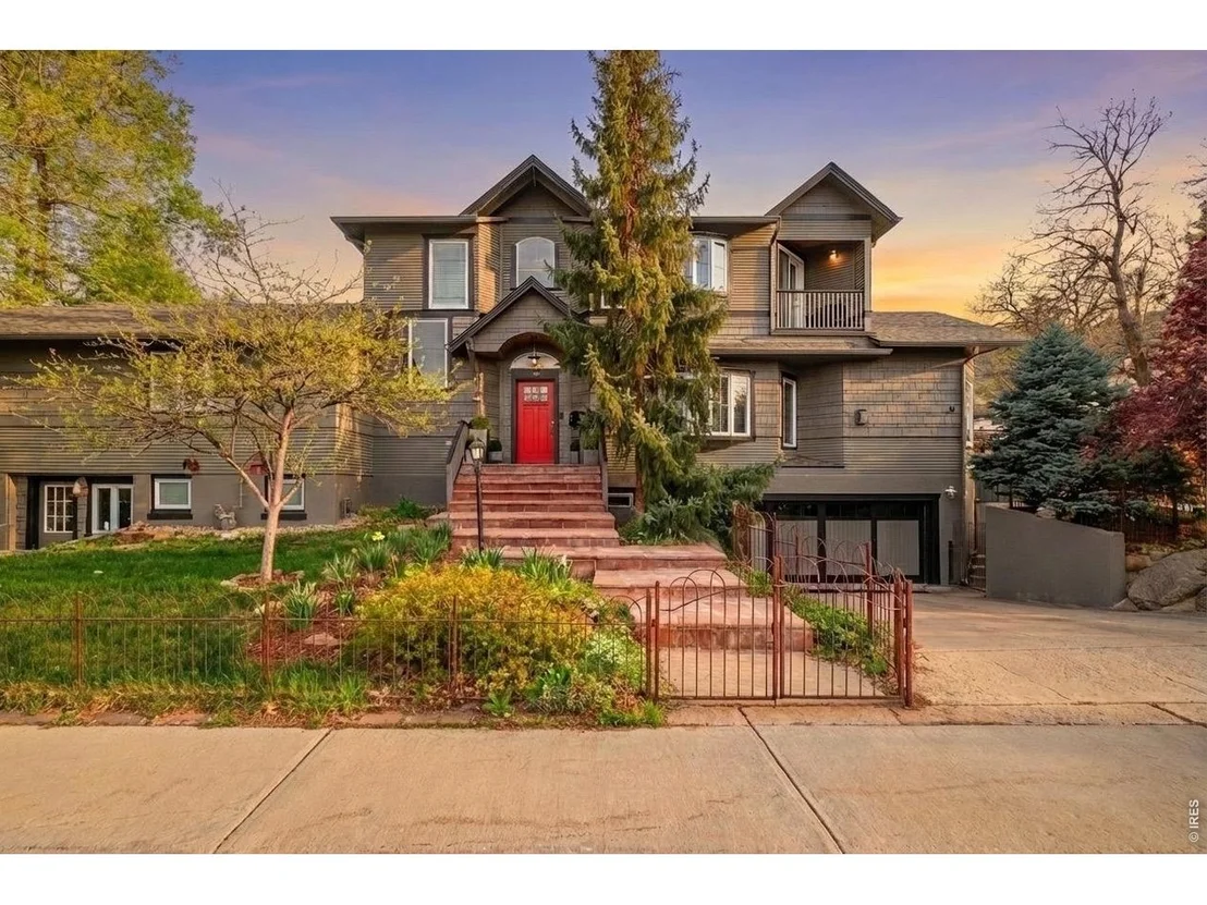 Photo of 780 College Ave