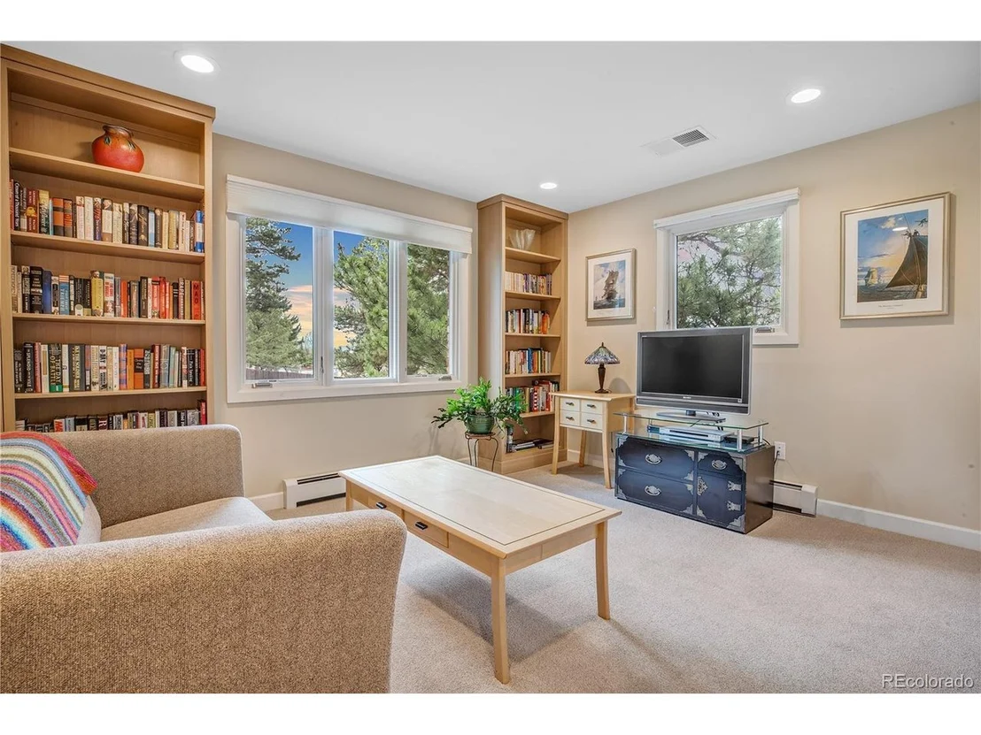 Photo of 6647 Apache Ct