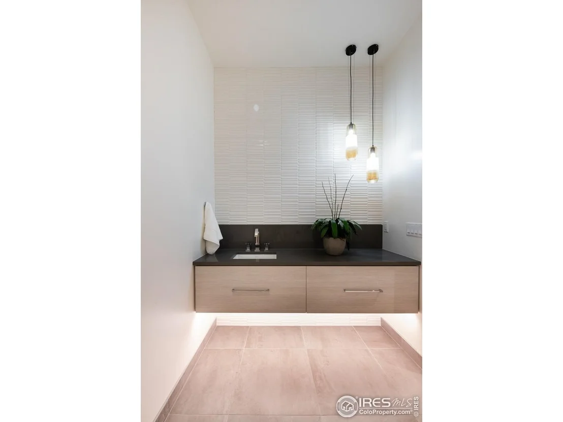Photo of 640 Iris Ave