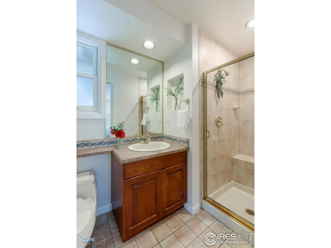 Photo of 4760 Harrison Ave
