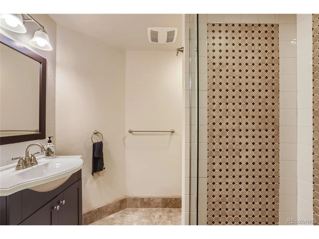 Photo of 6896 Sunburst Ave