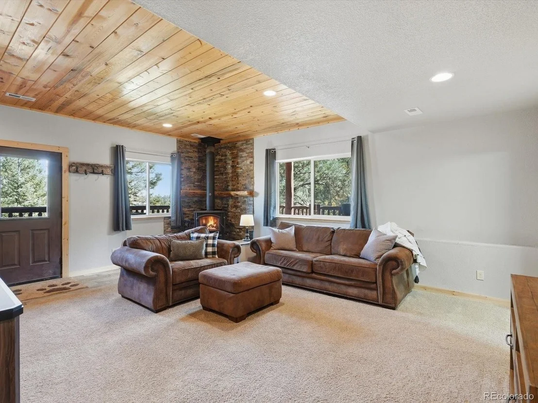 Photo of 1592 S Pine Dr