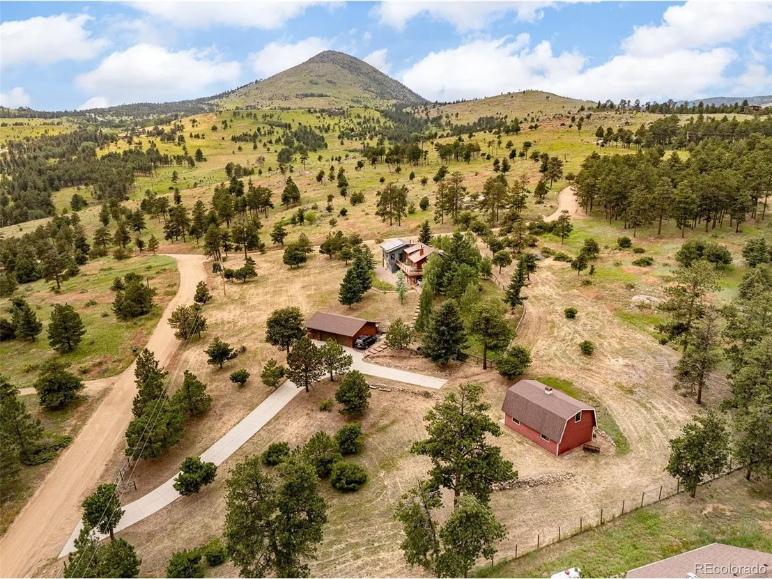 Photo of 1414 Mountain Pines Rd
