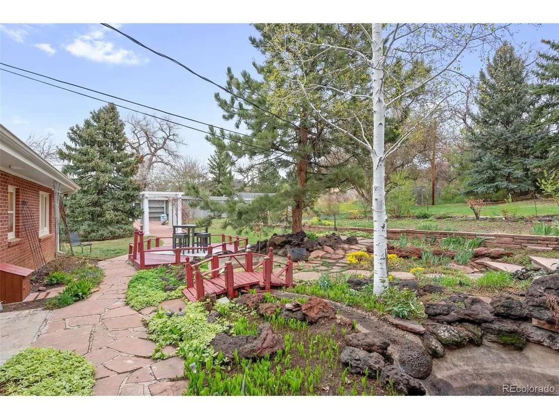 Photo of 460 Paragon Dr