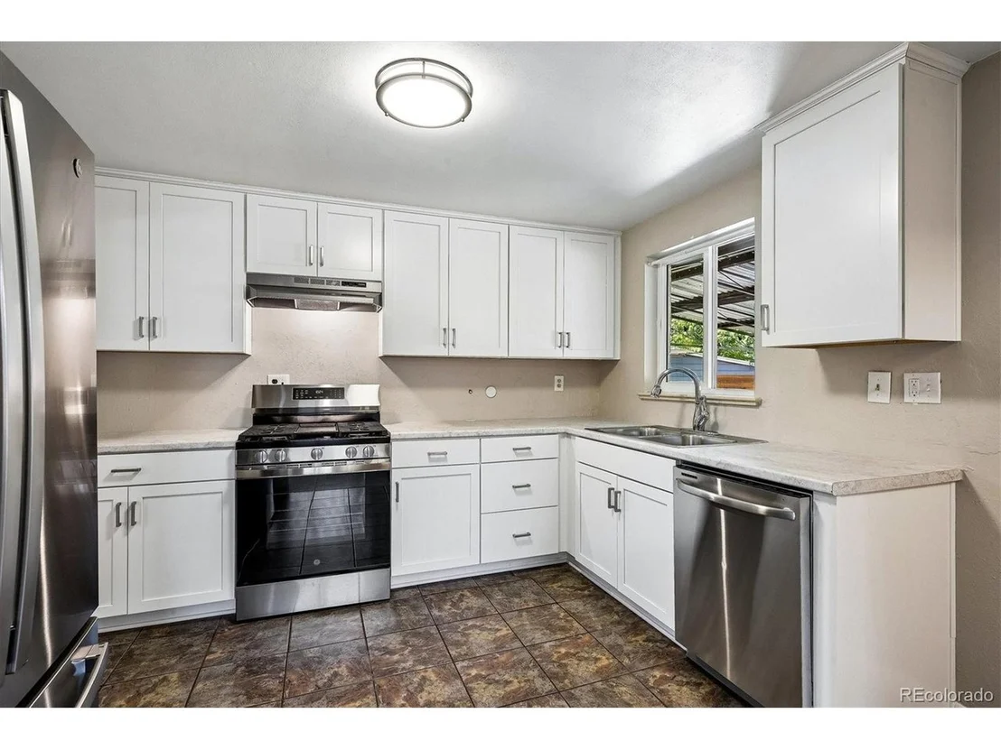 Photo of 323 Irving St