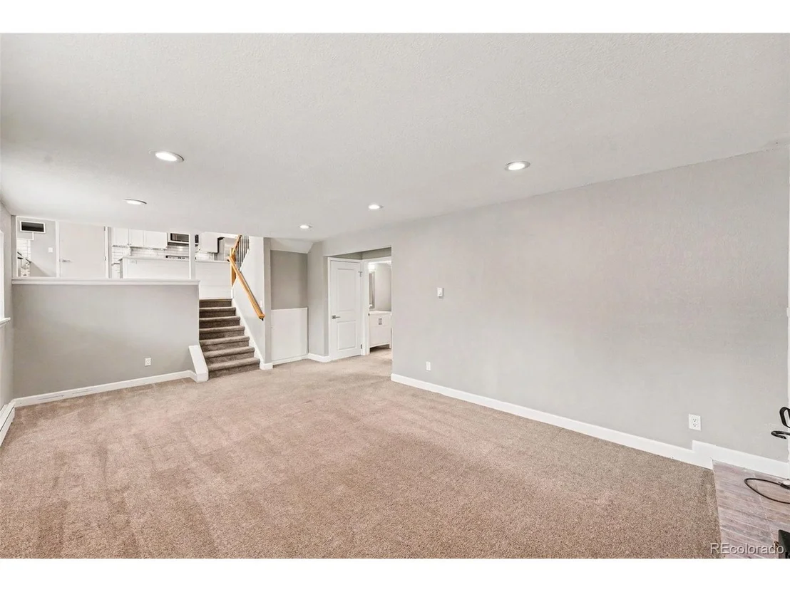 Photo of 1025 Maple Dr